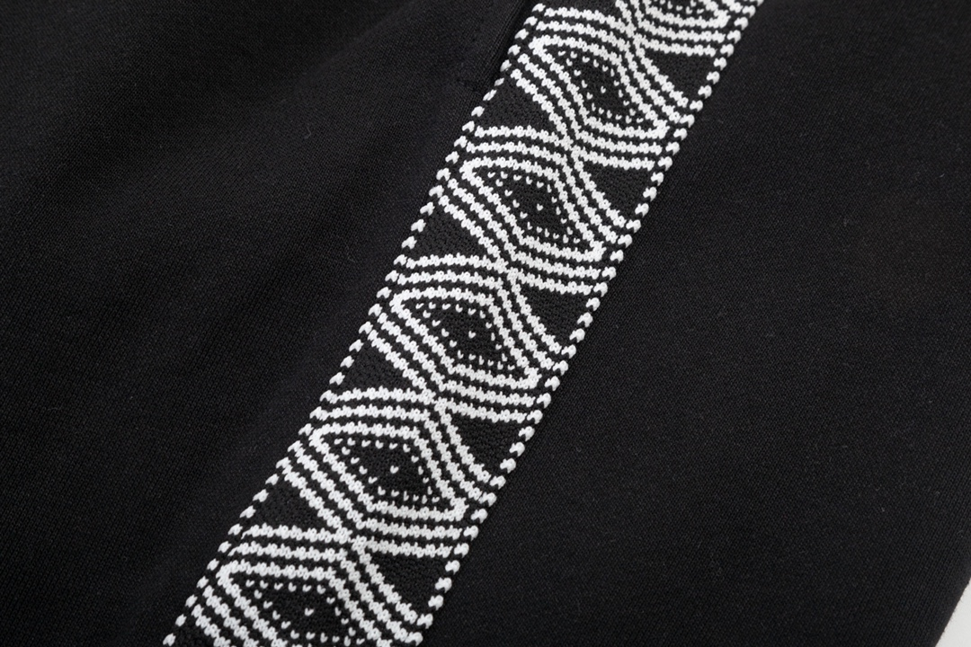 【LOEWE  公式旗艦店】ロエベ  ショートパンツご好評に付き再入荷！250227