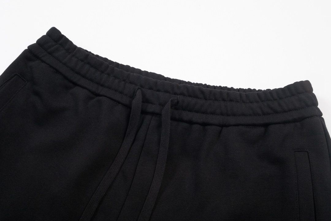 【LOEWE  公式旗艦店】ロエベ  ショートパンツご好評に付き再入荷！250227