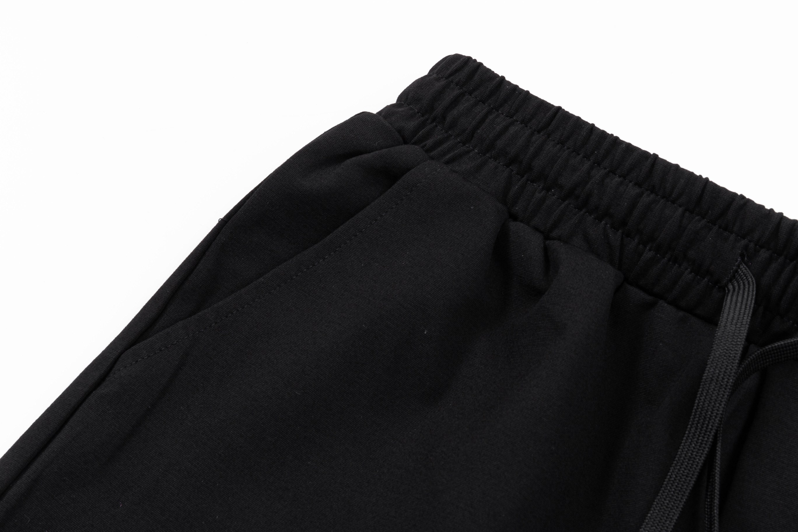 【PRADA  公式旗艦店】プラダ ショートパンツご好評に付き再入荷！250227