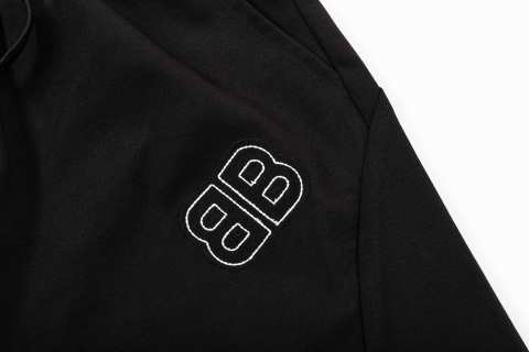 【BALENCIAGA  公式旗艦店】バレンシアガ  ショートパンツご好評に付き再入荷！250227