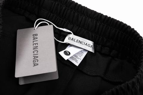 【BALENCIAGA  公式旗艦店】バレンシアガ  ショートパンツご好評に付き再入荷！250227