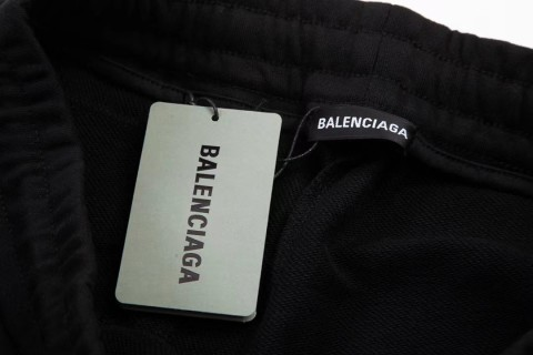 【BALENCIAGA  公式旗艦店】バレンシアガ  ショートパンツご好評に付き再入荷！250227