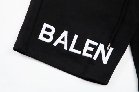 【BALENCIAGA  公式旗艦店】バレンシアガ  ショートパンツご好評に付き再入荷！250227