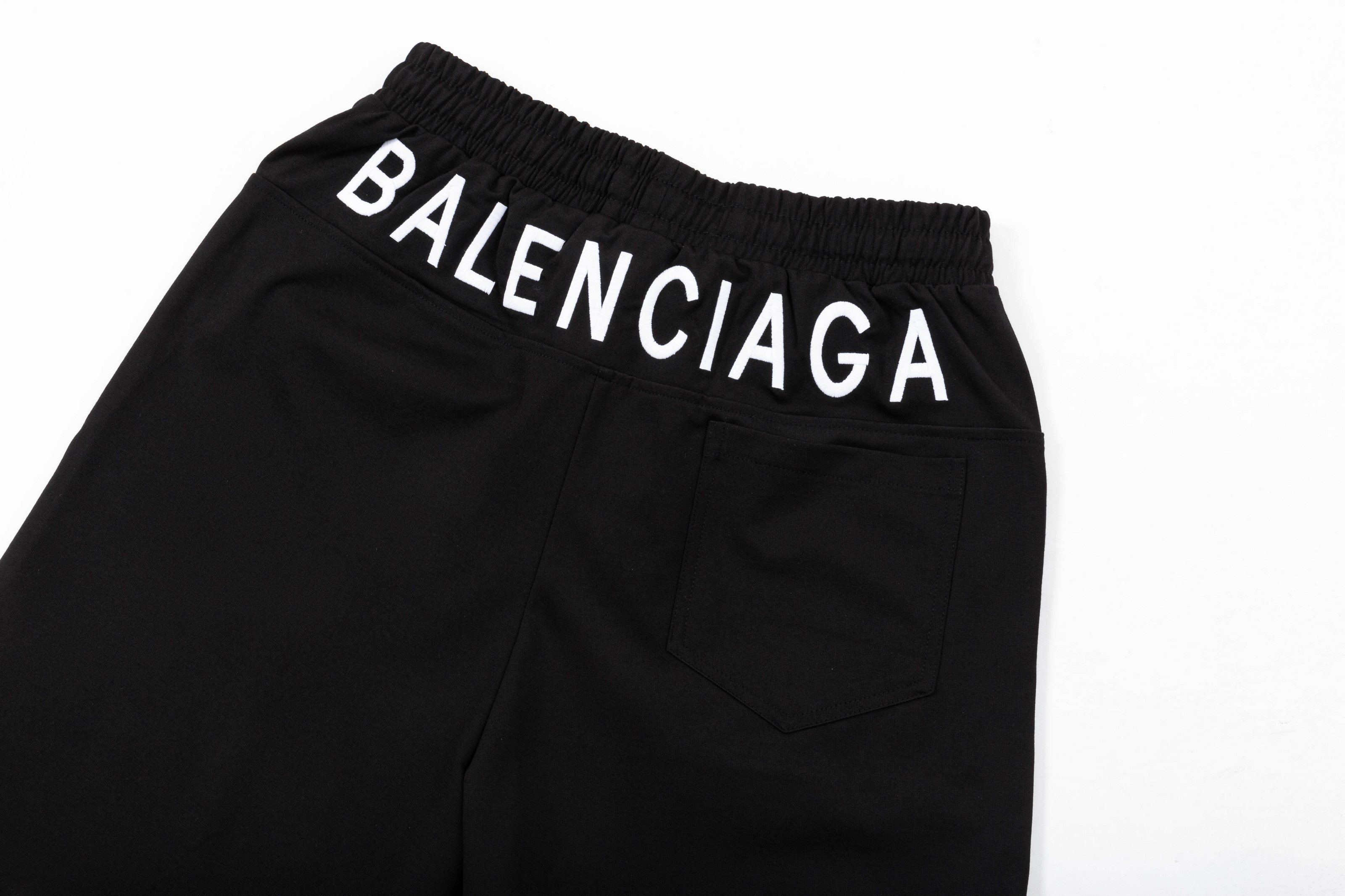 【BALENCIAGA  公式旗艦店】バレンシアガ   ショートパンツご好評に付き再入荷！250227