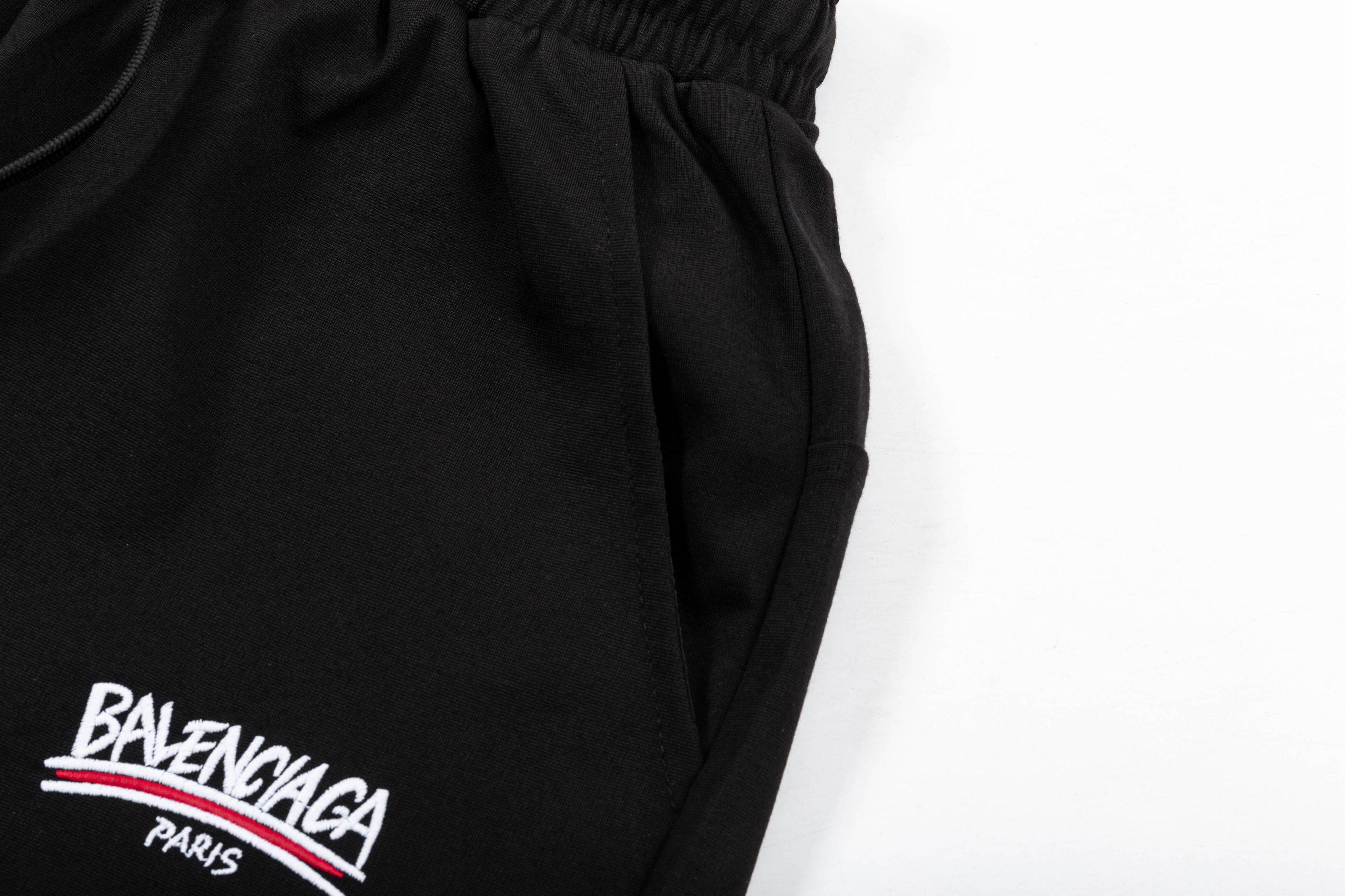 【BALENCIAGA  公式旗艦店】バレンシアガ   ショートパンツご好評に付き再入荷！250227