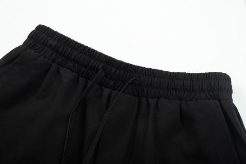 【PRADA  公式旗艦店】プラダ ショートパンツご好評に付き再入荷！250227