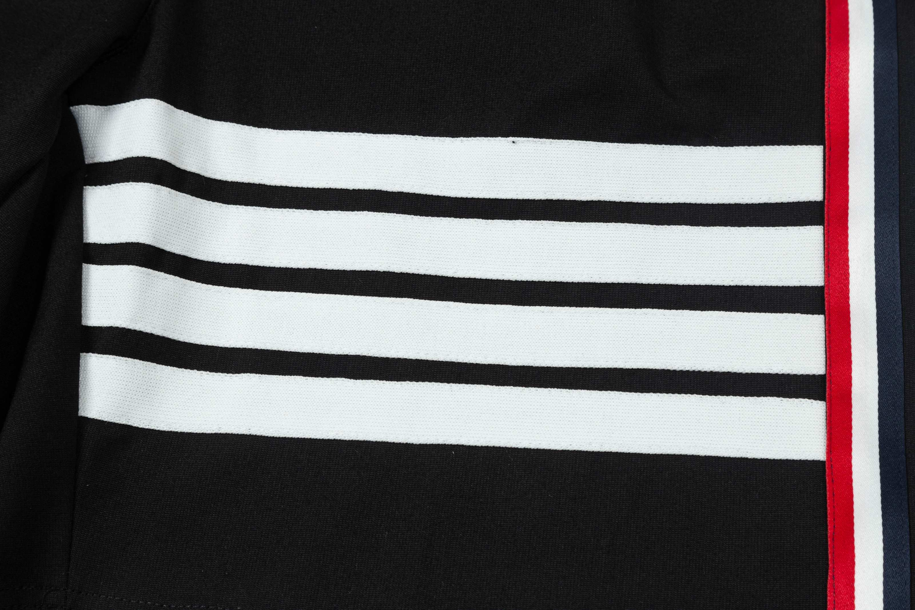 【ThomBrowne  公式旗艦店】トムブラウン  ショートパンツご好評に付き再入荷！250227