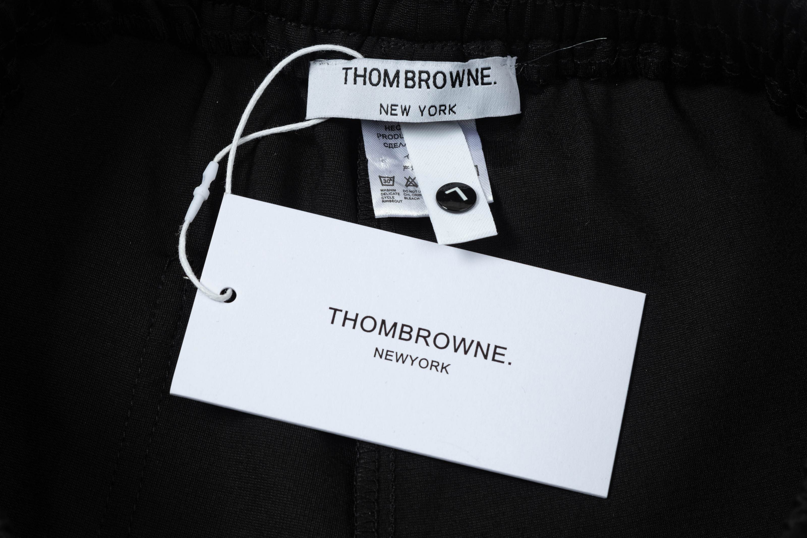【ThomBrowne  公式旗艦店】トムブラウン  ショートパンツご好評に付き再入荷！250227