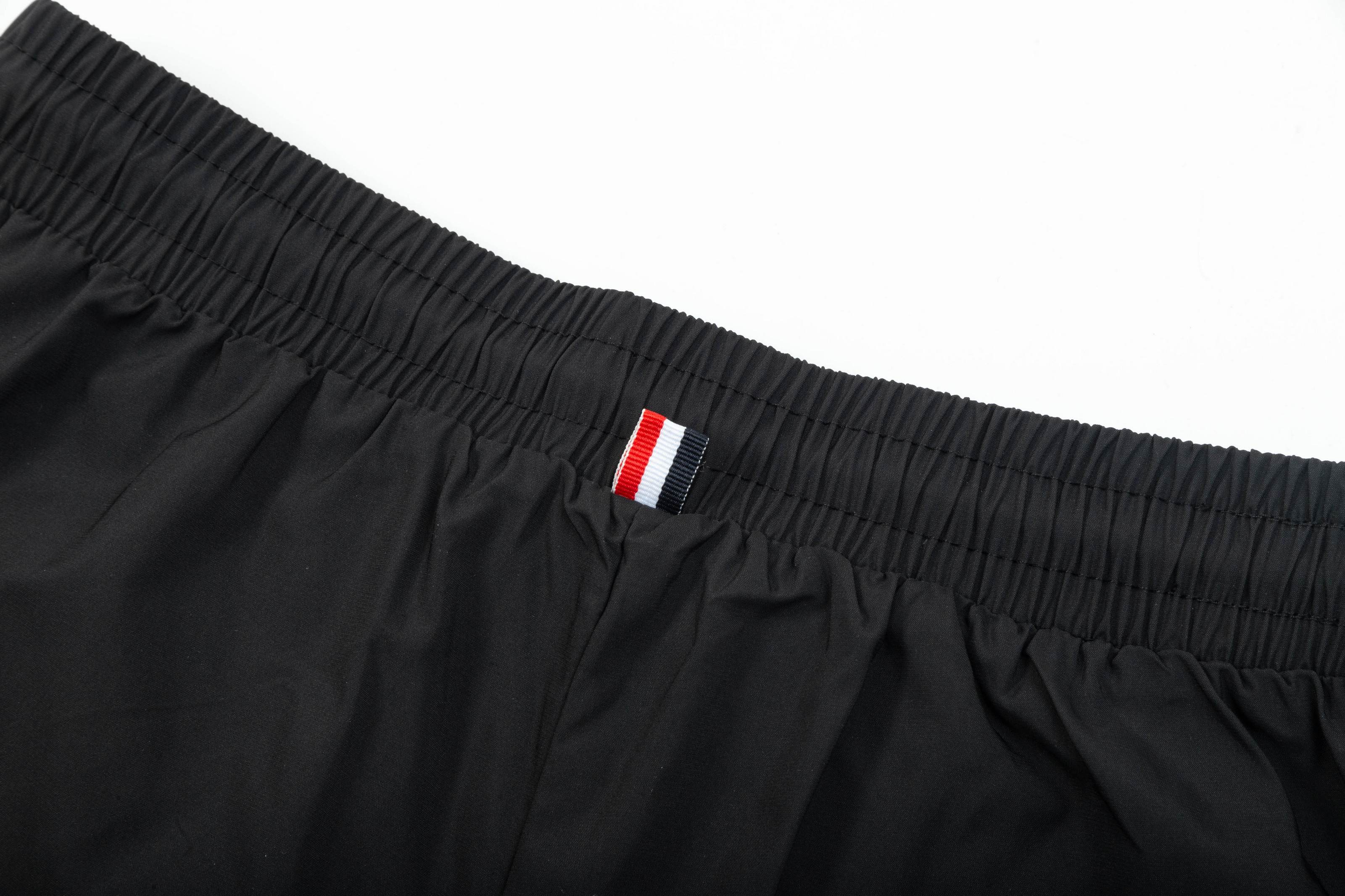 【ThomBrowne   公式旗艦店】トムブラウン  ショートパンツご好評に付き再入荷！250227