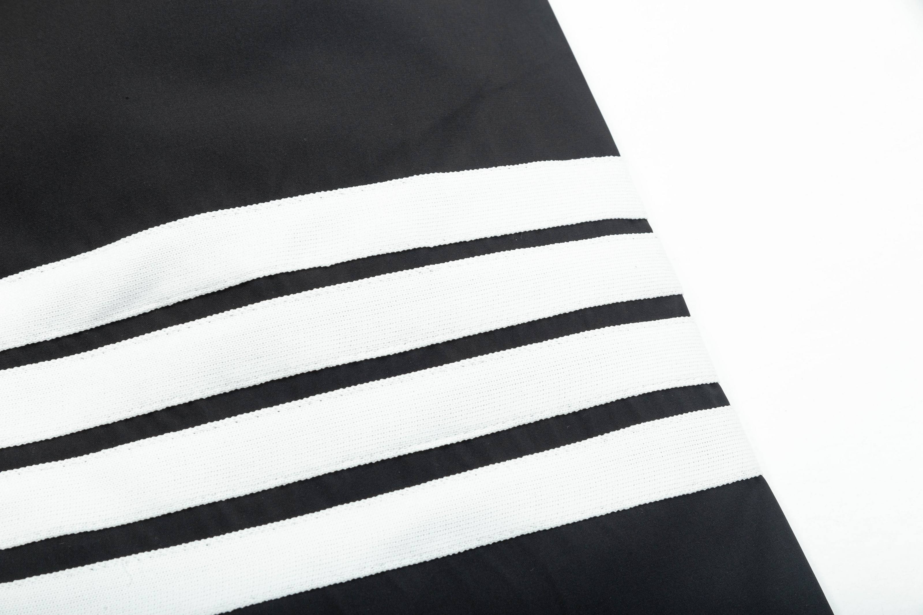 【ThomBrowne   公式旗艦店】トムブラウン  ショートパンツご好評に付き再入荷！250227