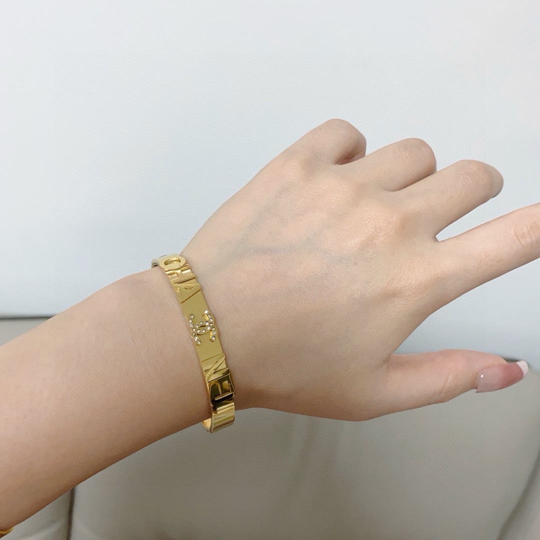 【CHANEL】  ブレスレット、ファッションシンプルなスタイル  250228