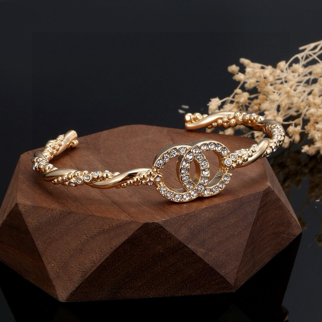 【CHANEL】  ブレスレット、ファッションシンプルなスタイル  250228