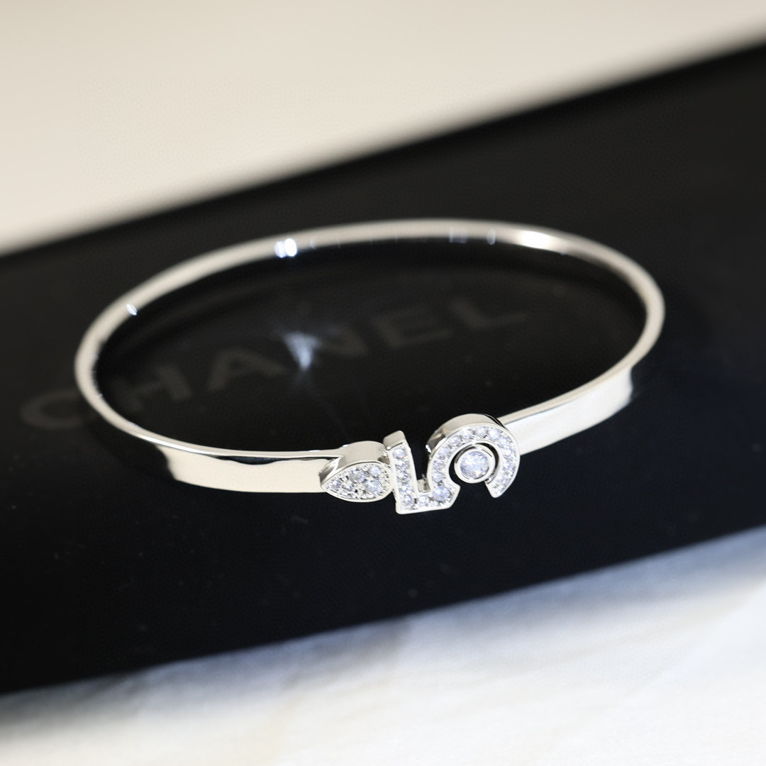 【CHANEL】  ブレスレット、ファッションシンプルなスタイル  250228