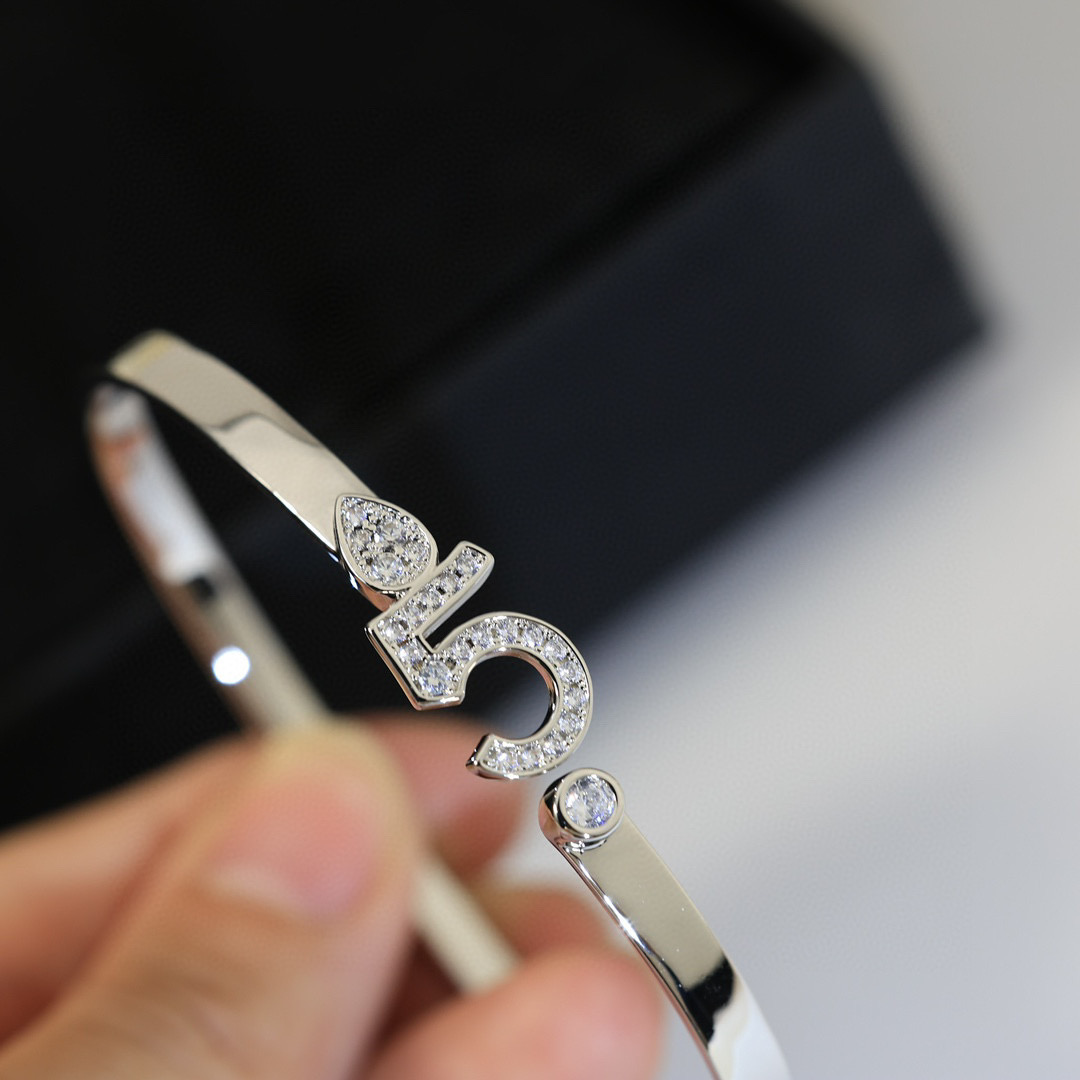 【CHANEL】  ブレスレット、ファッションシンプルなスタイル  250228