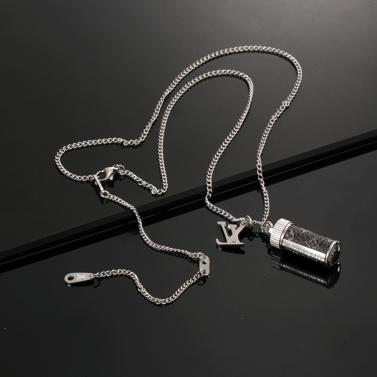 LV【LOUIS VUITTON】ネックレス、新しいネックレス万能シンプルファッションオーナメント 250301