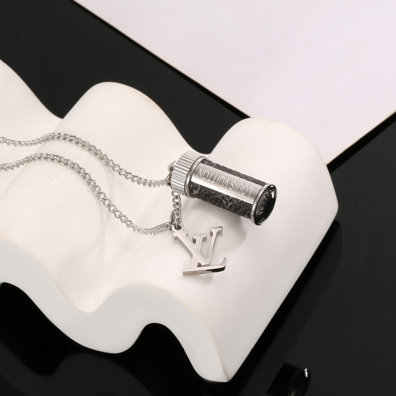 LV【LOUIS VUITTON】ネックレス、新しいネックレス万能シンプルファッションオーナメント 250301