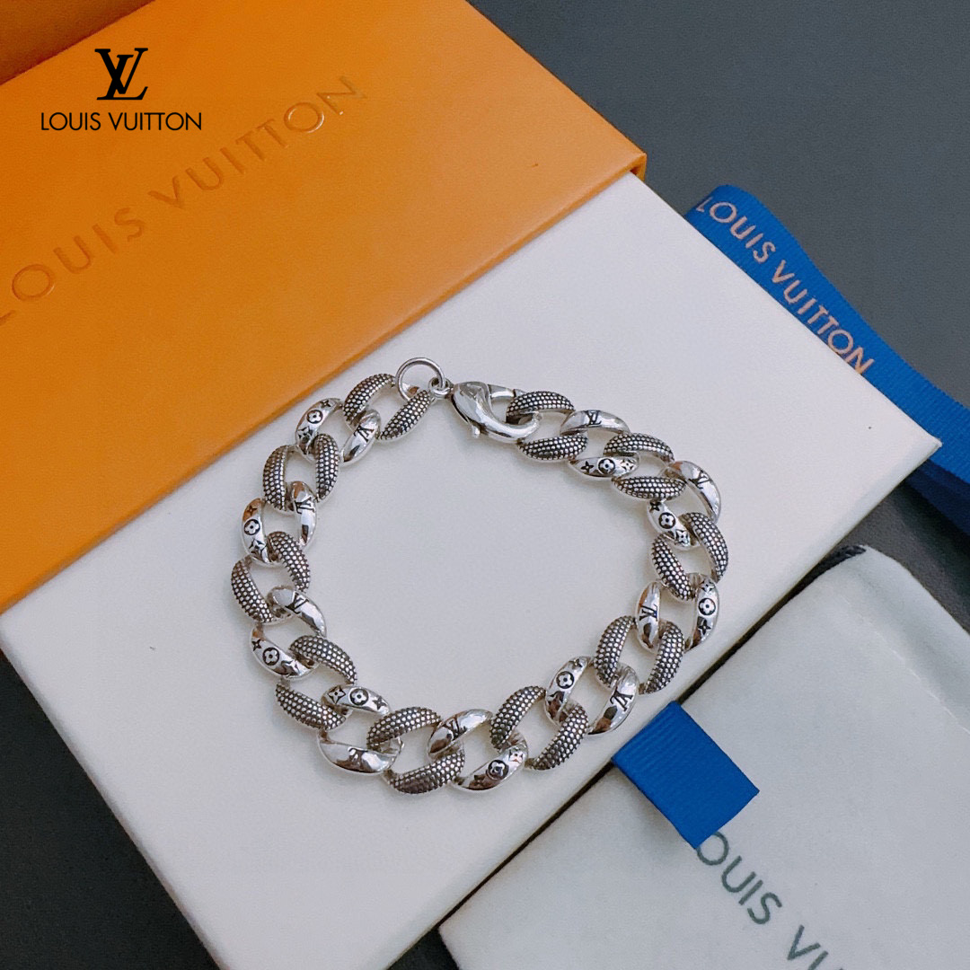 LV  LOUIS VUITTON（ルイヴィトン）チェーンブレスレット