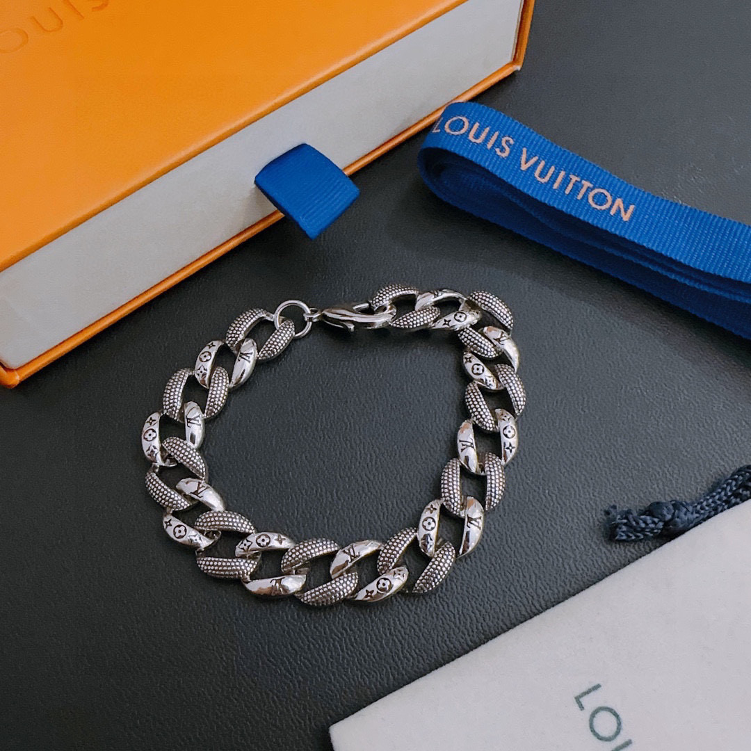 LV  LOUIS VUITTON（ルイヴィトン）チェーンブレスレット