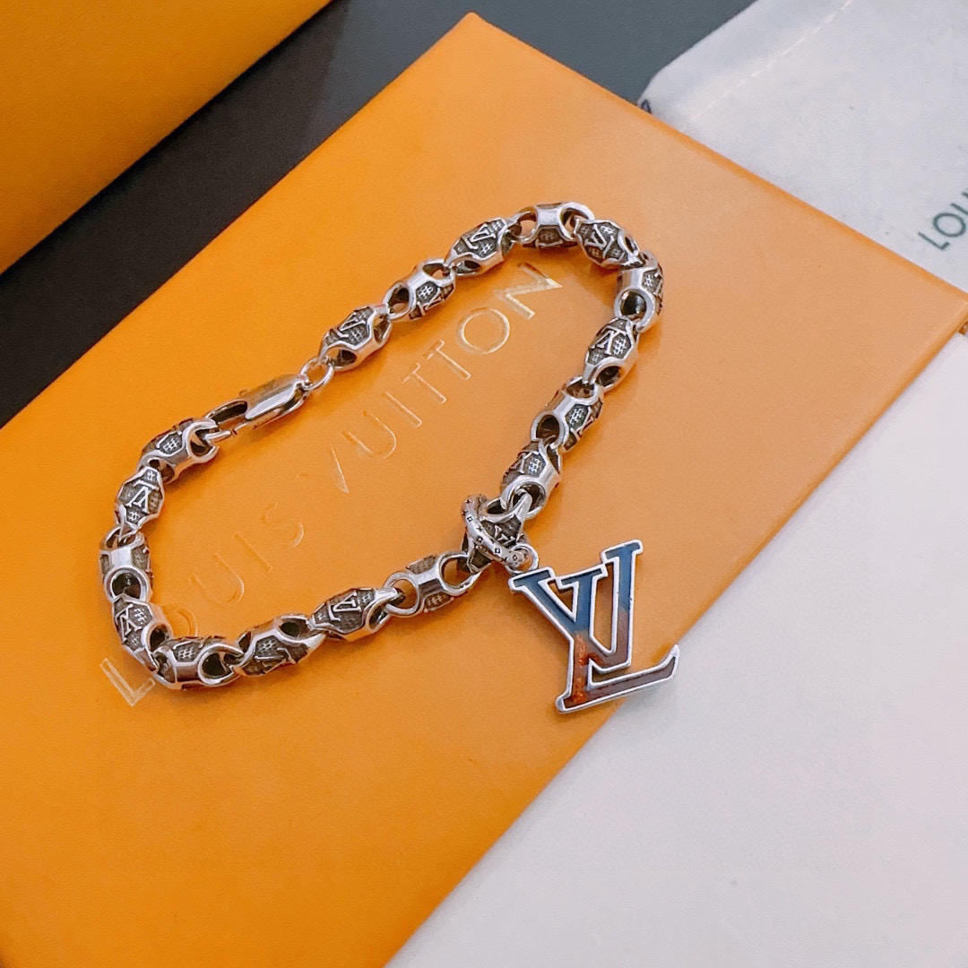 LV  LOUIS VUITTON（ルイヴィトン）チェーンブレスレット  250301