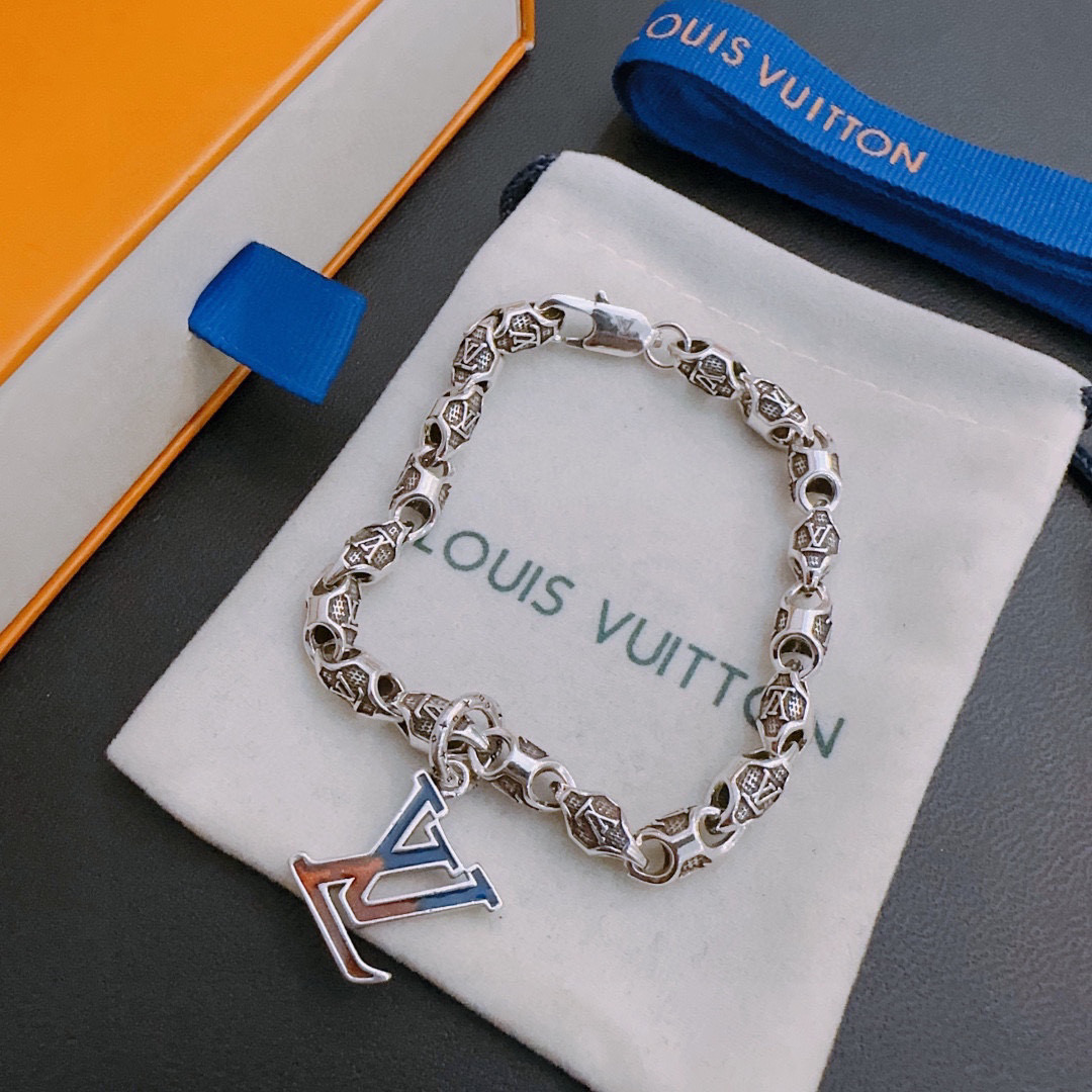 LV  LOUIS VUITTON（ルイヴィトン）チェーンブレスレット  250301