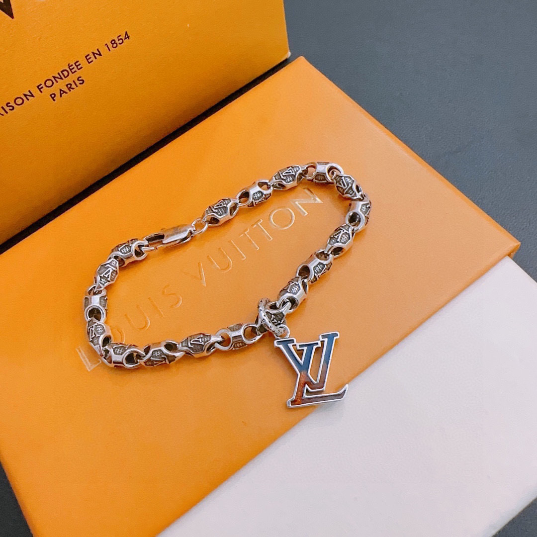 LV  LOUIS VUITTON（ルイヴィトン）チェーンブレスレット  250301