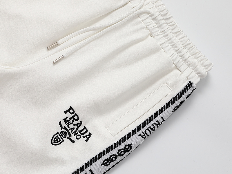 【Prada】( プラダ ) 男女兼用、ご好評に付き再入荷！