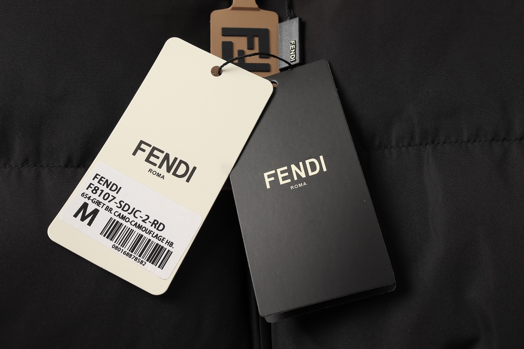 FENDI（フェンディ） ダウンジャケット