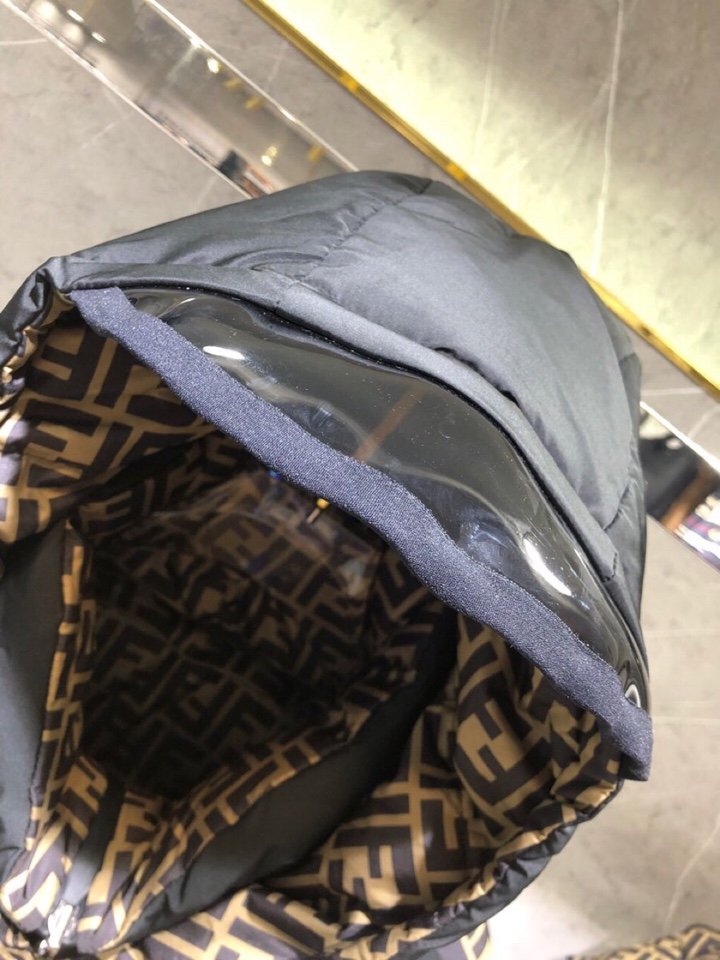 FENDI（フェンディ） ダウンジャケット