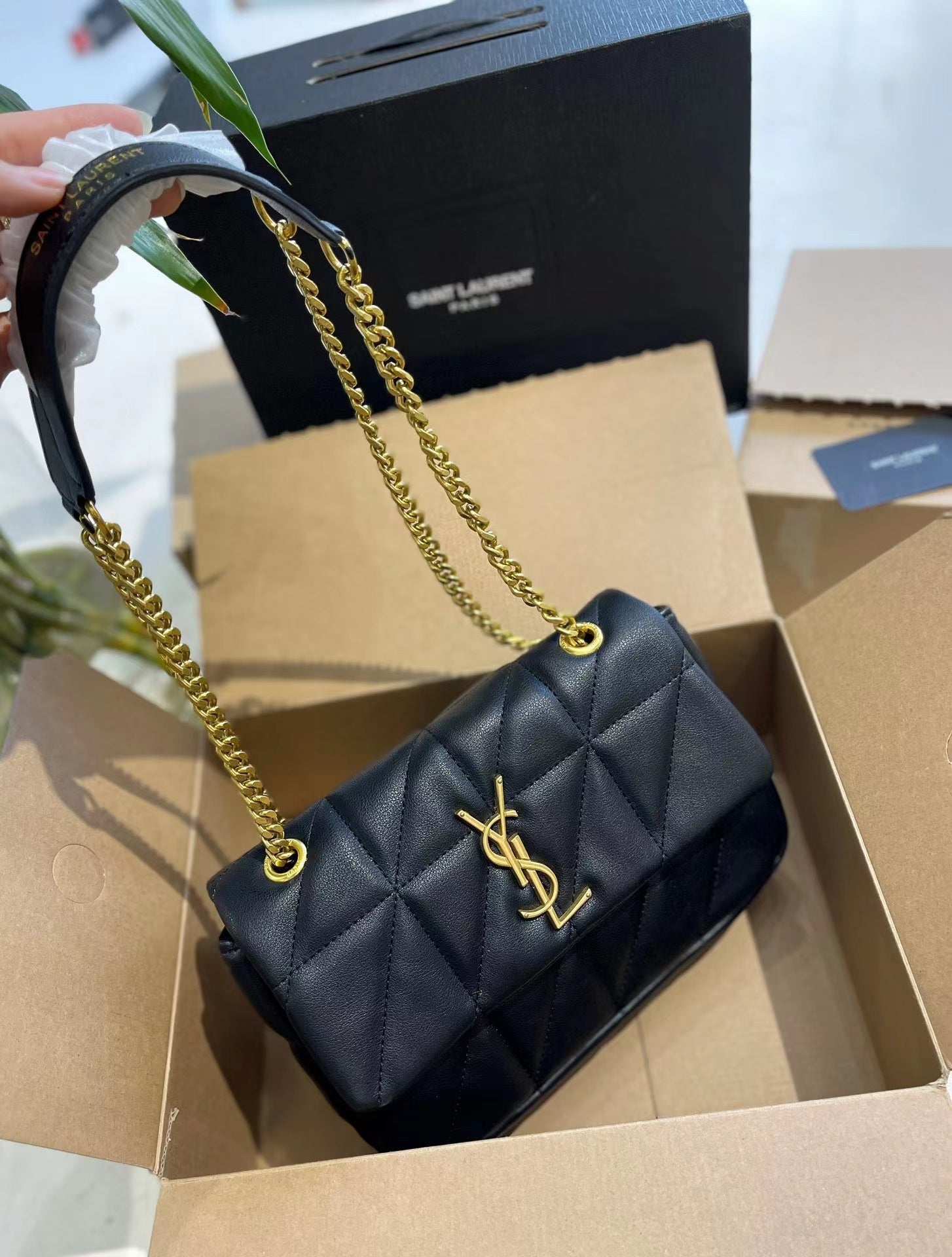 【2024】SAINT LAURENT Ysl Niki フラップメッセンジャーバッグ 黒と白