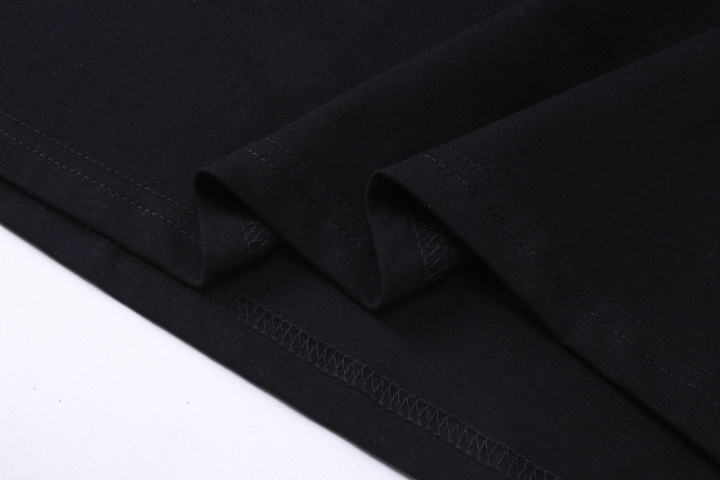 【BURBERRY  公式旗艦店】バーバリー  Tシャツ ご好評に付き再入荷 250211