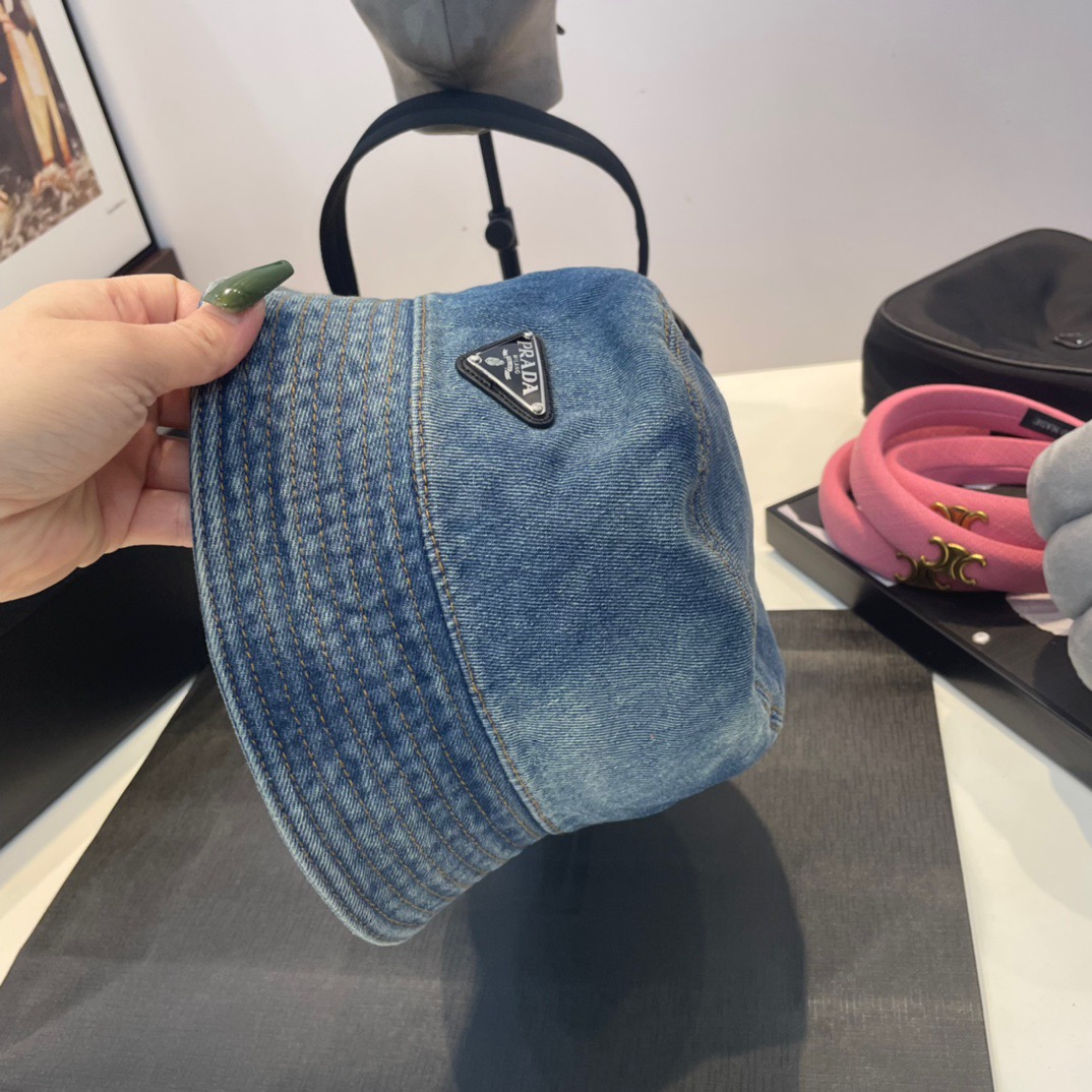 【2024】PRADA 春夏向けのタイダイデニムベースボールキャップとバケットハット【 割引のために帽子を 2 つ購入する】