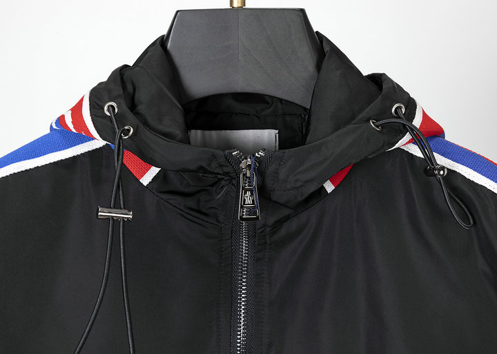 【GUCCI  公式旗艦店】グッチ  ジャケット着好評に付き再入荷！