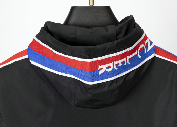 【GUCCI  公式旗艦店】グッチ  ジャケット着好評に付き再入荷！