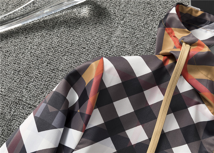 【BURBERRY 公式旗艦店】バーバリー  ジャケット着好評に付き再入荷！