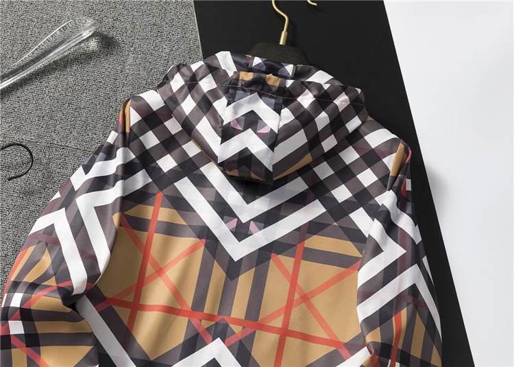 【BURBERRY 公式旗艦店】バーバリー  ジャケット着好評に付き再入荷！