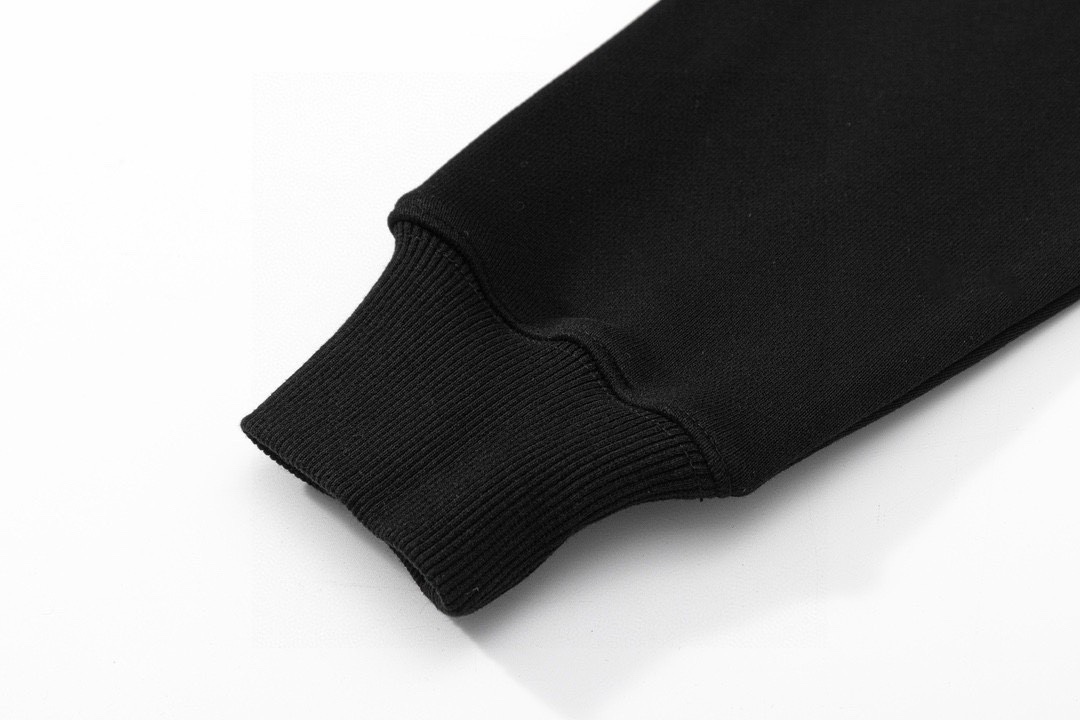 【GUCCI  公式旗艦店】グッチ 丸首の衛衣 スウェットご好評に付き再入荷 240828