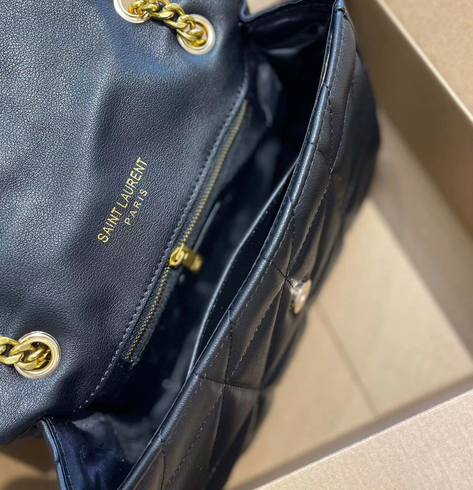 【2024】SAINT LAURENT Ysl Niki フラップメッセンジャーバッグ 黒と白