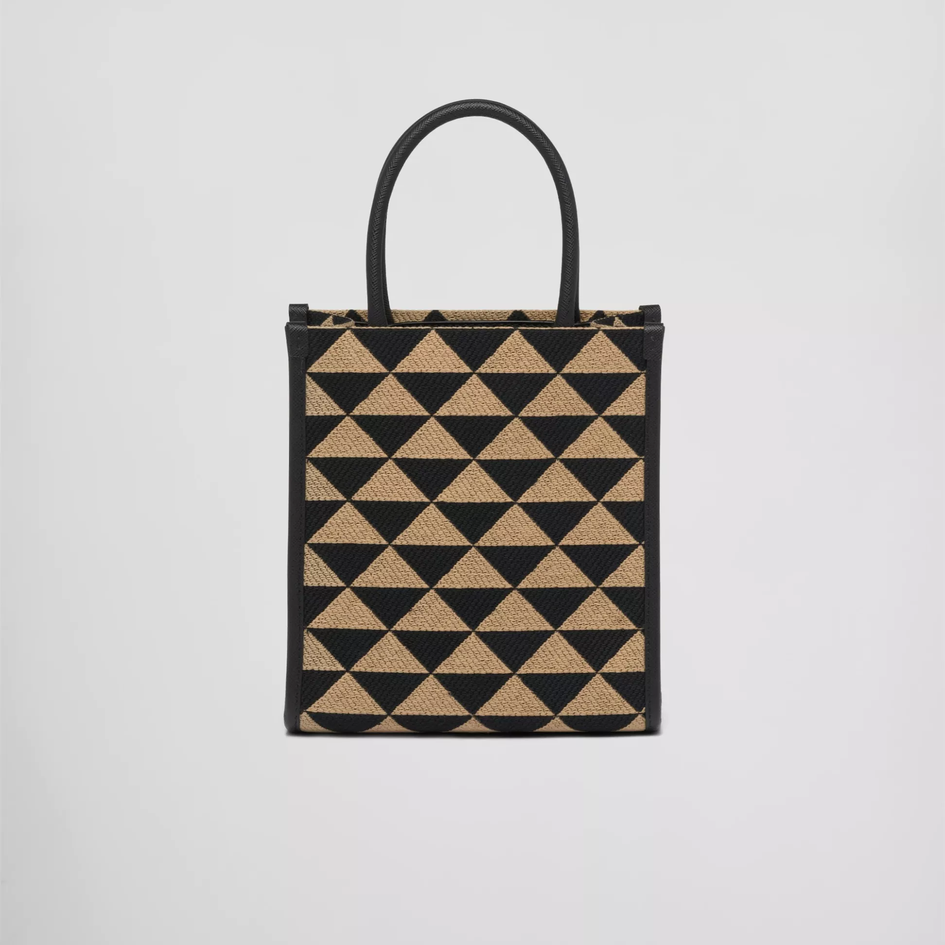 【2024】【PRADA】雑誌掲載！藤井夏恋さんが持っている大ヒットのプラダ新作バッグ「シンボル」！