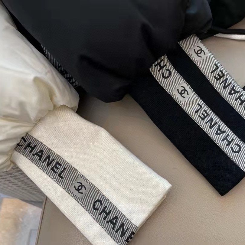 【CHANEL】新作数量限定予行販売モンクレールダウンジャケット