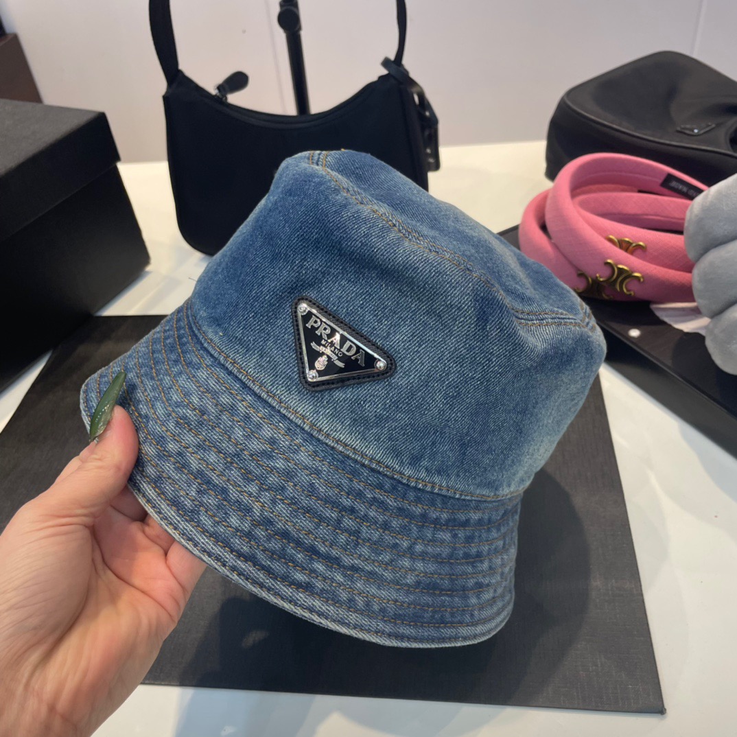 【2024】PRADA 春夏向けのタイダイデニムベースボールキャップとバケットハット【 割引のために帽子を 2 つ購入する】