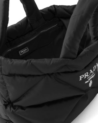 VERY雑誌掲載 PRADA 新作 パデッドRe Nylon トートバッグ-BUYMA