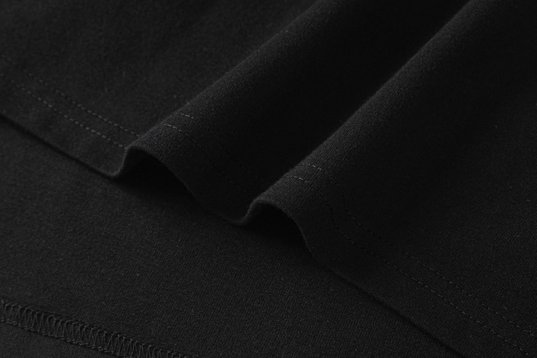 【OFF-WHITE  公式旗艦店】オフホワイト   Tシャツ  ご好評に付き再入荷！250215