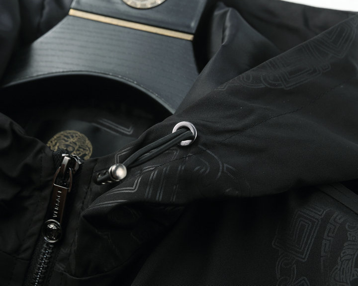 【VERSACE 公式旗艦店】ヴェルサーチ ジャケット着好評に付き再入荷！