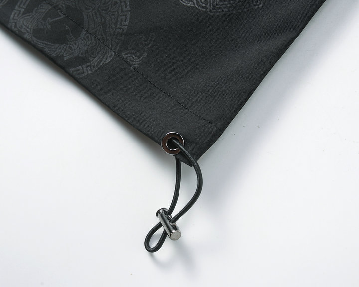 【VERSACE 公式旗艦店】ヴェルサーチ ジャケット着好評に付き再入荷！