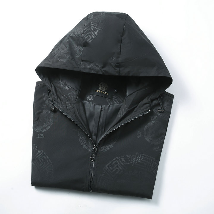 【VERSACE 公式旗艦店】ヴェルサーチ ジャケット着好評に付き再入荷！