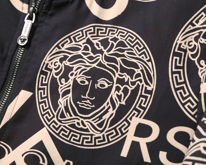 【VERSACE 公式旗艦店】ヴェルサーチ ジャケット着好評に付き再入荷！