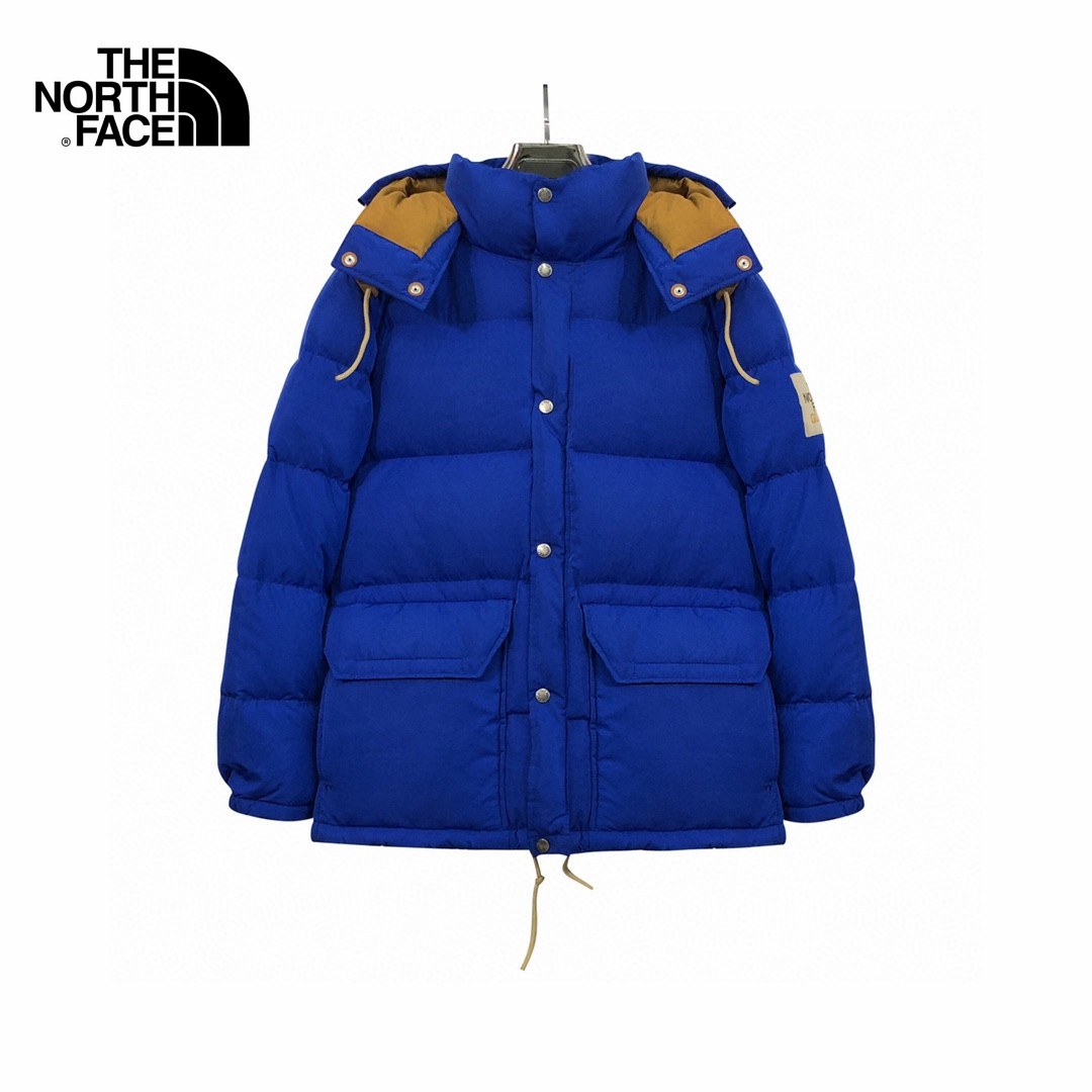 Gucci & The North Face 連名のダウンジャケットブルーです