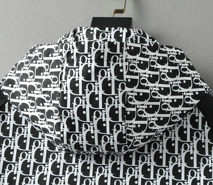 【DIOR 公式旗艦店】ディオール  ジャケット着好評に付き再入荷！