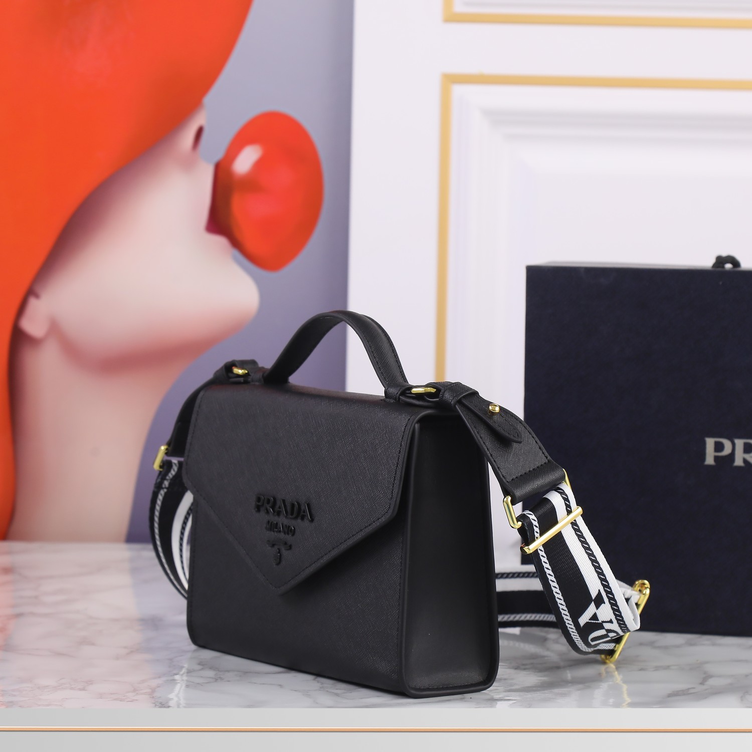【PRADA  公式旗艦店】プラダ   斜めがけバッグ  当日出荷 好評に付き再入荷！21*14*6.5CM