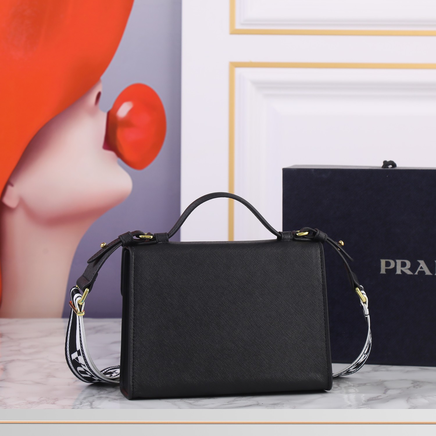 【PRADA  公式旗艦店】プラダ   斜めがけバッグ  当日出荷 好評に付き再入荷！21*14*6.5CM